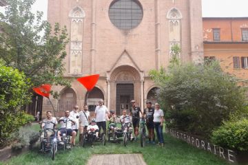 i ciclisti dell'Arche alla presentazione del cicloviaggio in Città Metropolitana