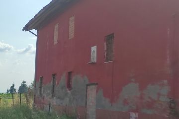 Fabbricati rurali con presenza di nicchie vuote; via Scuole